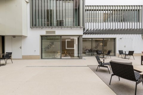 Apartamento de 3 dormitorios en venta en Barcelona, Cataluña, Spain № 4275 - foto 24