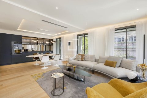 Apartamento de 3 dormitorios en venta en Barcelona, Cataluña, Spain № 4273