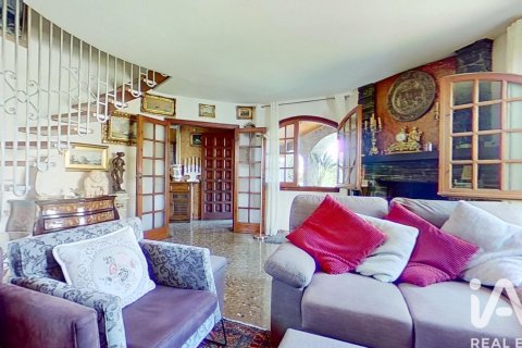 5 bedrooms house for sale in Roda de Berà, Tarragona, Catalonia, Spain № 8405 - photo 7