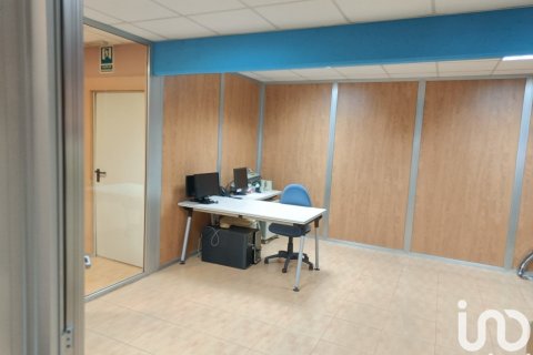 Propiedad comercial de 684 m² en venta en Santa Eulalia De Roncana, Barcelona, Cataluña, Spain № 8410 - foto 22