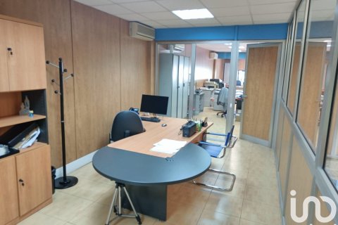 Propiedad comercial de 684 m² en venta en Santa Eulalia De Roncana, Barcelona, Cataluña, Spain № 8410 - foto 21