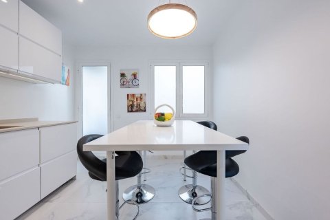 Купить квартиру в Барселона, Испания с 3 комнаты, 86м², № 8446 - фото 23