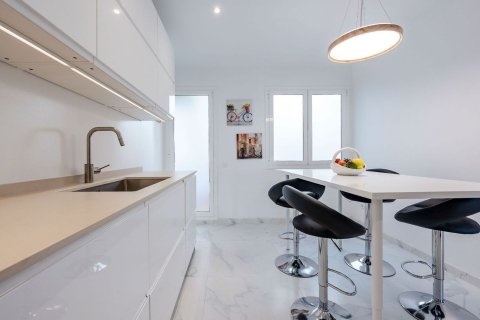 Купить квартиру в Барселона, Испания с 3 комнаты, 86м², № 8446 - фото 22