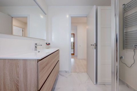 Купить квартиру в Барселона, Испания с 3 комнаты, 86м², № 8446 - фото 4