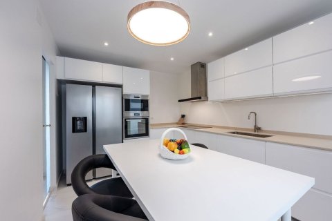 Купить квартиру в Барселона, Испания с 3 комнаты, 86м², № 8446 - фото 25