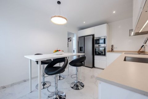 Купить квартиру в Барселона, Испания с 3 комнаты, 86м², № 8446 - фото 24