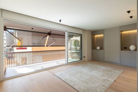 Apartamento de 5 dormitorios en venta en Barcelona, Cataluña, Spain № 8440 - foto 2