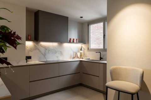 Apartamento de 5 dormitorios en venta en Barcelona, Cataluña, Spain № 8440 - foto 15