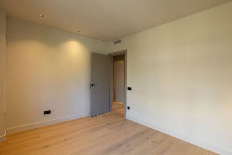 Apartamento de 5 dormitorios en venta en Barcelona, Cataluña, Spain № 8440 - foto 23