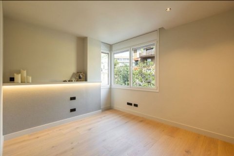 Apartamento de 5 dormitorios en venta en Barcelona, Cataluña, Spain № 8440 - foto 22