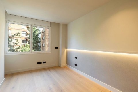 Apartamento de 5 dormitorios en venta en Barcelona, Cataluña, Spain № 8440 - foto 24