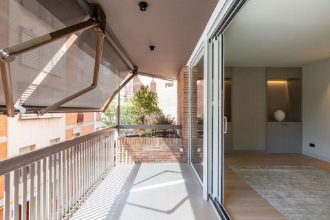 Apartamento de 5 dormitorios en venta en Barcelona, Cataluña, Spain № 8440 - foto 5