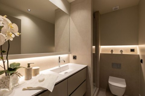 Apartamento de 5 dormitorios en venta en Barcelona, Cataluña, Spain № 8440 - foto 17