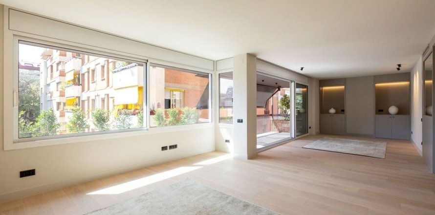 Apartamento de 5 dormitorios en venta en Barcelona, Cataluña, Spain № 8440