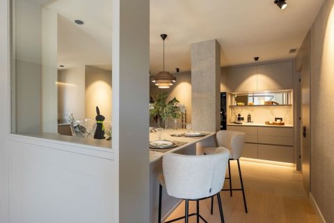 Apartamento de 5 dormitorios en venta en Barcelona, Cataluña, Spain № 8440 - foto 10