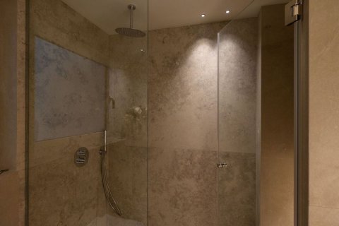Apartamento de 5 dormitorios en venta en Barcelona, Cataluña, Spain № 8440 - foto 21