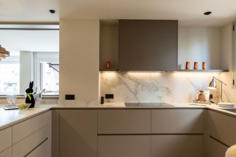 Apartamento de 5 dormitorios en venta en Barcelona, Cataluña, Spain № 8440 - foto 13
