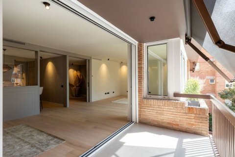 Apartamento de 5 dormitorios en venta en Barcelona, Cataluña, Spain № 8440 - foto 7