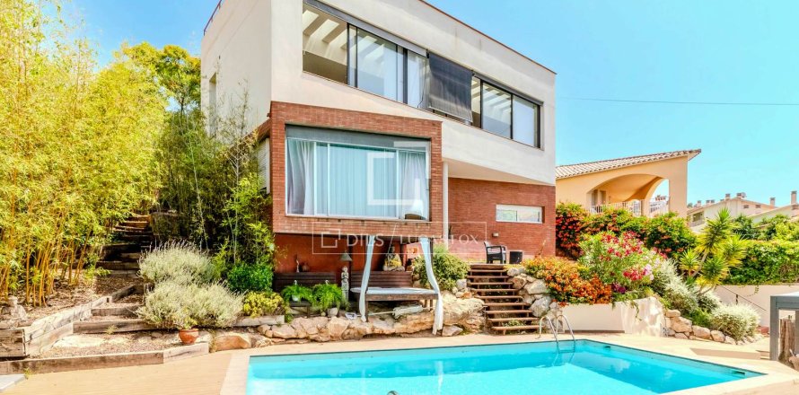 Villa de 7 dormitorios en venta en Sitges, Barcelona, Cataluña, Spain № 4235