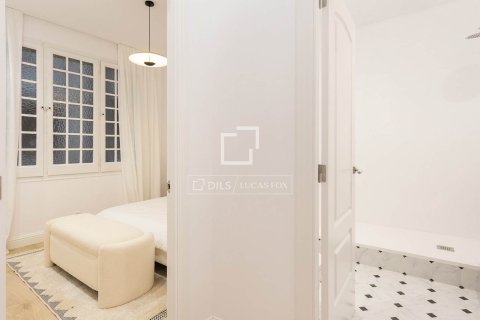 Apartamento de 3 dormitorios en venta en Barcelona, Cataluña, Spain № 4230 - foto 26