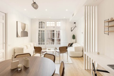 Apartamento de 3 dormitorios en venta en Barcelona, Cataluña, Spain № 4230 - foto 3