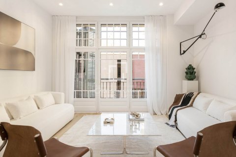 Apartamento de 3 dormitorios en venta en Barcelona, Cataluña, Spain № 4230
