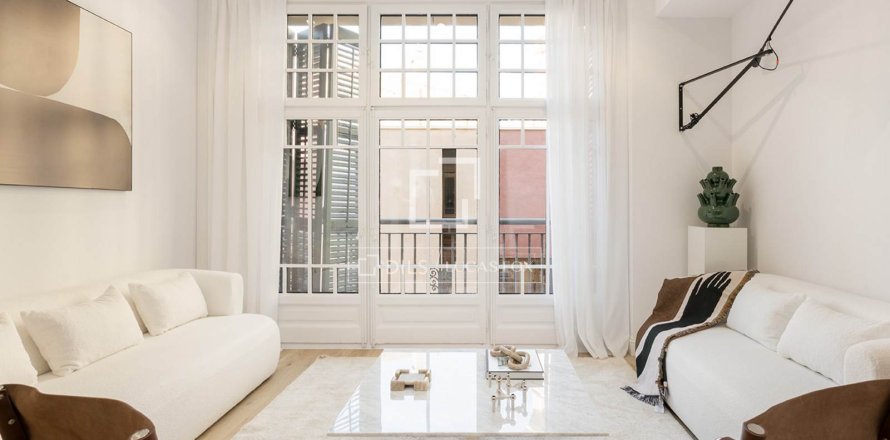 Apartamento de 3 dormitorios en venta en Barcelona, Cataluña, Spain № 4230