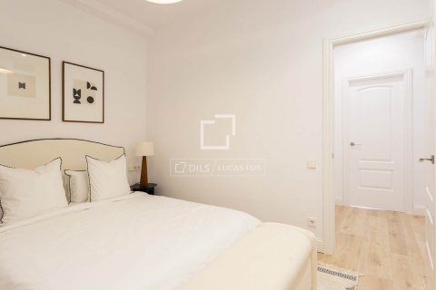 Apartamento de 3 dormitorios en venta en Barcelona, Cataluña, Spain № 4230 - foto 24