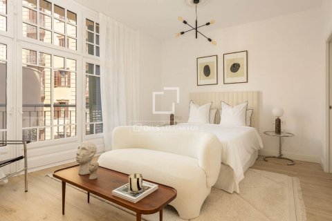 Apartamento de 3 dormitorios en venta en Barcelona, Cataluña, Spain № 4230 - foto 20