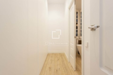 Apartamento de 3 dormitorios en venta en Barcelona, Cataluña, Spain № 4230 - foto 28