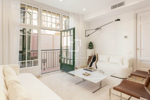 Apartamento de 3 dormitorios en venta en Barcelona, Cataluña, Spain № 4230 - foto 2
