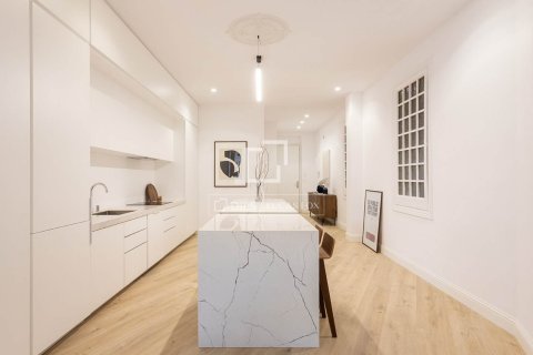 Apartamento de 3 dormitorios en venta en Barcelona, Cataluña, Spain № 4230 - foto 12