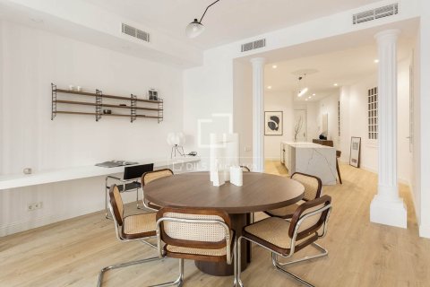 Apartamento de 3 dormitorios en venta en Barcelona, Cataluña, Spain № 4230 - foto 6