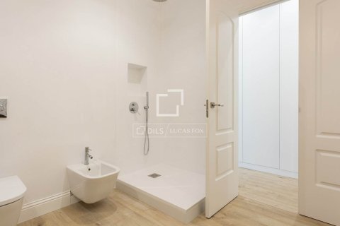 Apartamento de 3 dormitorios en venta en Barcelona, Cataluña, Spain № 4230 - foto 30