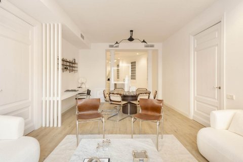 Apartamento de 3 dormitorios en venta en Barcelona, Cataluña, Spain № 4230 - foto 4