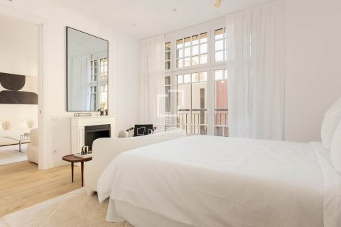 Apartamento de 3 dormitorios en venta en Barcelona, Cataluña, Spain № 4230 - foto 19