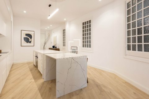 Apartamento de 3 dormitorios en venta en Barcelona, Cataluña, Spain № 4230 - foto 11
