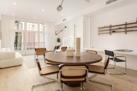 Apartamento de 3 dormitorios en venta en Barcelona, Cataluña, Spain № 4230 - foto 5