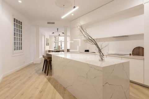 Apartamento de 3 dormitorios en venta en Barcelona, Cataluña, Spain № 4230 - foto 17