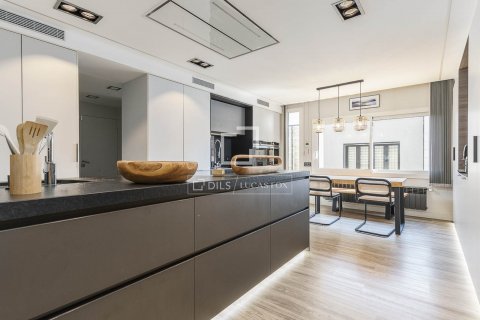 3 bedrooms apartment for sale in Barcelona, Catalonia, Spain № 8507 - photo 11