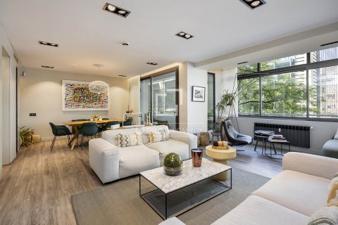 Apartamento de 3 dormitorios en venta en Barcelona, Cataluña, Spain № 8507