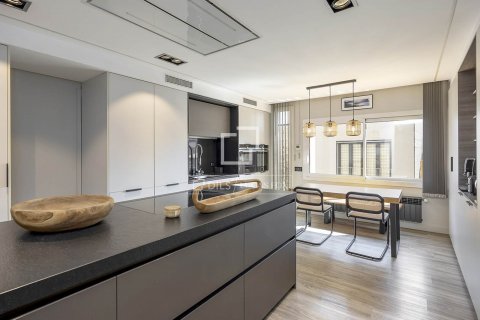 3 bedrooms apartment for sale in Barcelona, Catalonia, Spain № 8507 - photo 12