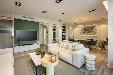 3 bedrooms apartment for sale in Barcelona, Catalonia, Spain № 8507 - photo 2