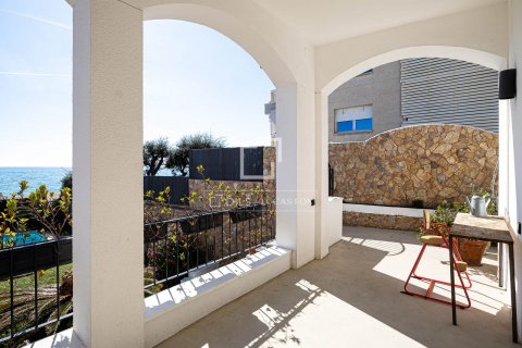 Villa de 7 dormitorios en alquiler en Caldes d'Estrac, Barcelona, Cataluña, Spain № 8512 - foto 15