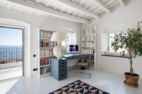 Villa de 7 dormitorios en alquiler en Caldes d'Estrac, Barcelona, Cataluña, Spain № 8512 - foto 6