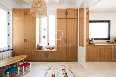 Villa de 7 dormitorios en alquiler en Caldes d'Estrac, Barcelona, Cataluña, Spain № 8512 - foto 13