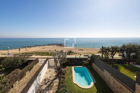 Villa de 7 dormitorios en alquiler en Caldes d'Estrac, Barcelona, Cataluña, Spain № 8512 - foto 2