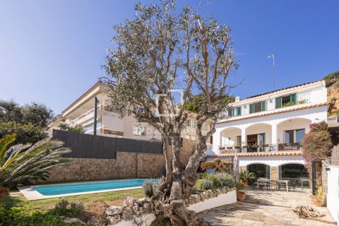 Villa de 7 dormitorios en alquiler en Caldes d'Estrac, Barcelona, Cataluña, Spain № 8512 - foto 3