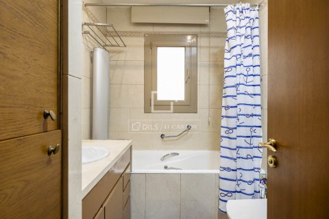 Apartamento de 4 dormitorios en venta en Barcelona, Cataluña, Spain № 8508 - foto 23