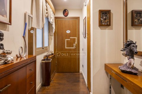 Apartamento de 4 dormitorios en venta en Barcelona, Cataluña, Spain № 8508 - foto 26